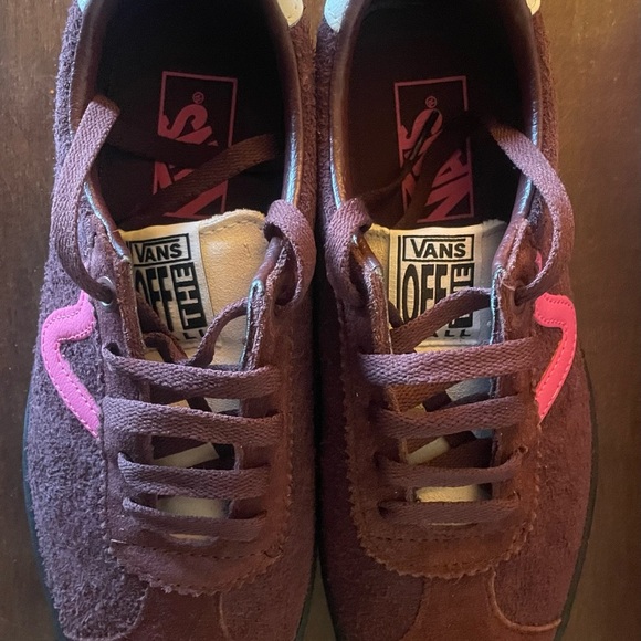 Vans - Picture 6 of 8